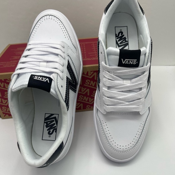Vans WMNS White and Black Shoes Lowland 2.0
White/Black
VN000D6RYB2 Sneakers - Picture 14 of 16